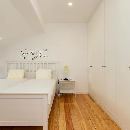 Apartment Casa Das Andorinhas - Central Aprtmnt W Terrace!